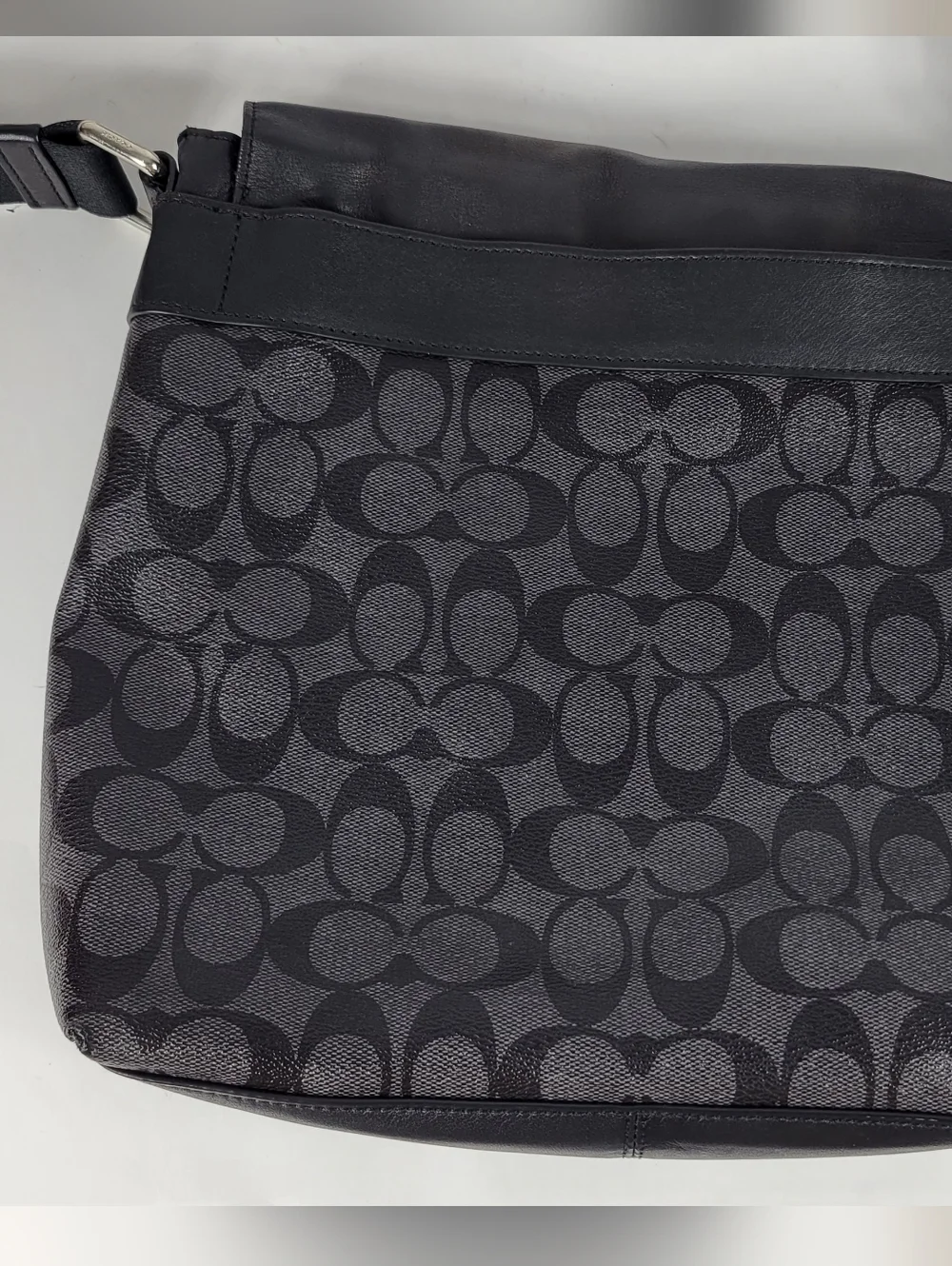 Coach Men’s Black Signature Crossbody Messenger Bag #822